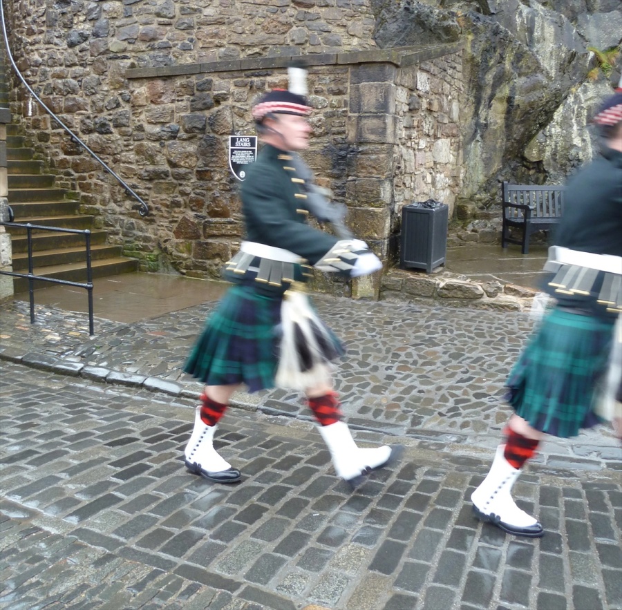 Scotland, Edinburgh Castle's Guards,- Royal Regiment of Scotland, biking Scotland, photography Jim Caldwel Redondo Beach, glengarry